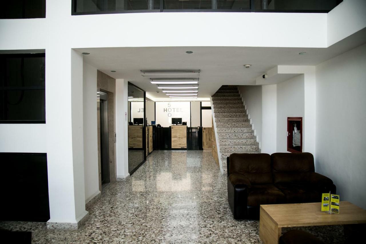 Booking 500 Monterrey Bagian luar foto