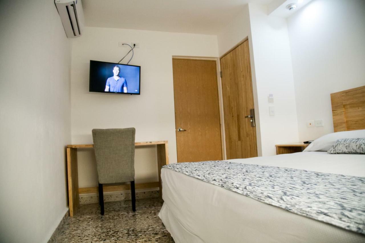 Booking 500 Monterrey Bagian luar foto
