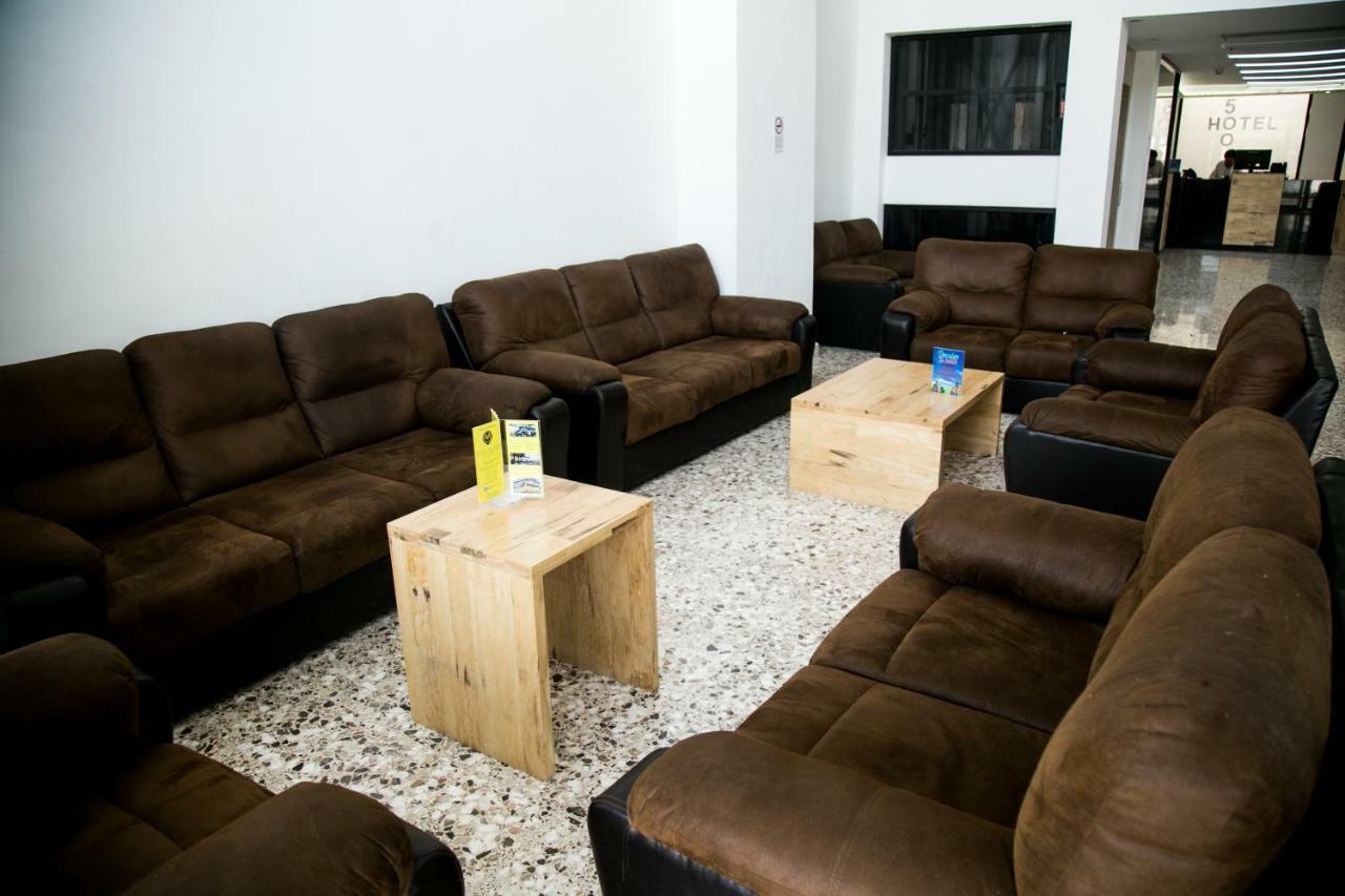 Booking 500 Monterrey Bagian luar foto